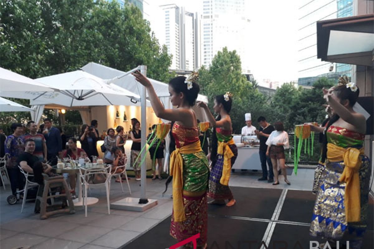 Penari Bali buka Festival Kuliner Nusantara KBRI Beijing