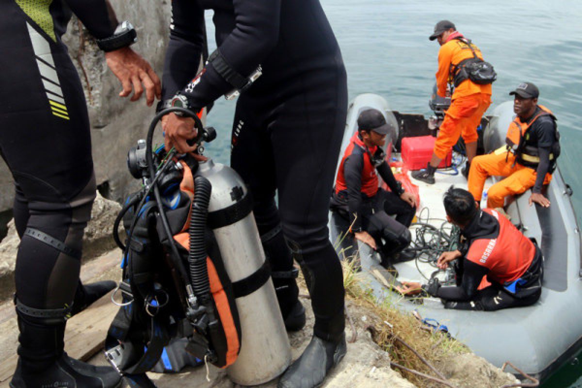 Tim temukan helm dan sandal korban KM Sinar Bangun di Danau Toba