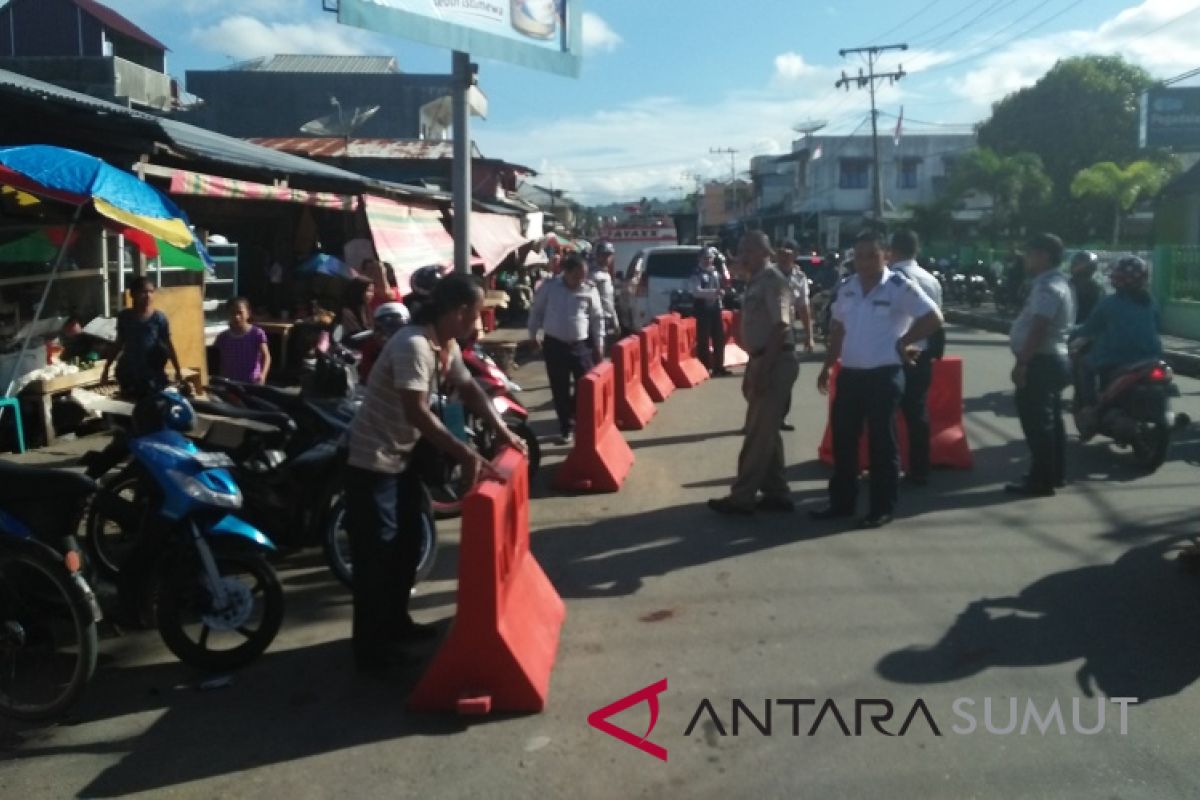 Pemkot Gunungsitoli tertibkan PKL Jalan sudirman