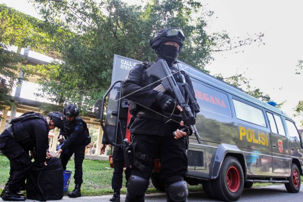 Densus tangkap lima terduga teroris di Pekanbaru