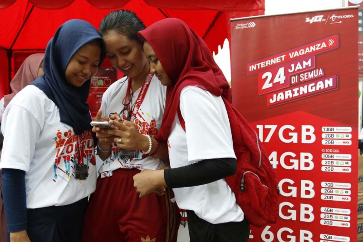 Pengguna medsos jaringan Telkomsel naik 24 persen