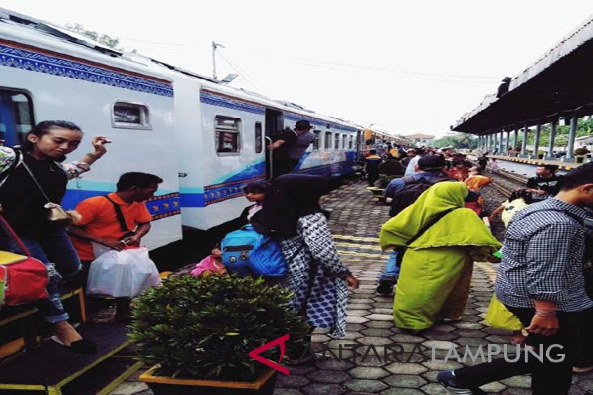 Naik arus balik penumpang KA Bandarlampung-Palembang