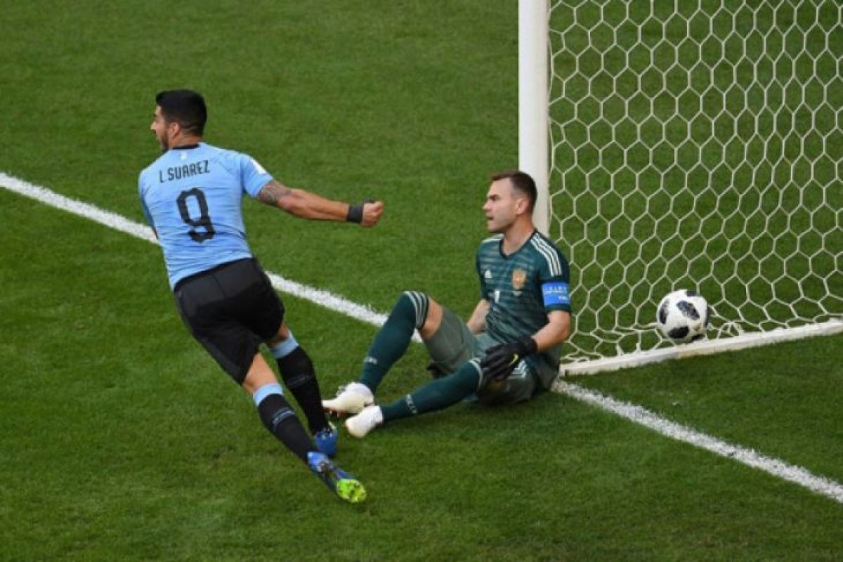 Uruguay kalahkan Rusia 3-0 di akhir penyisihan grup A