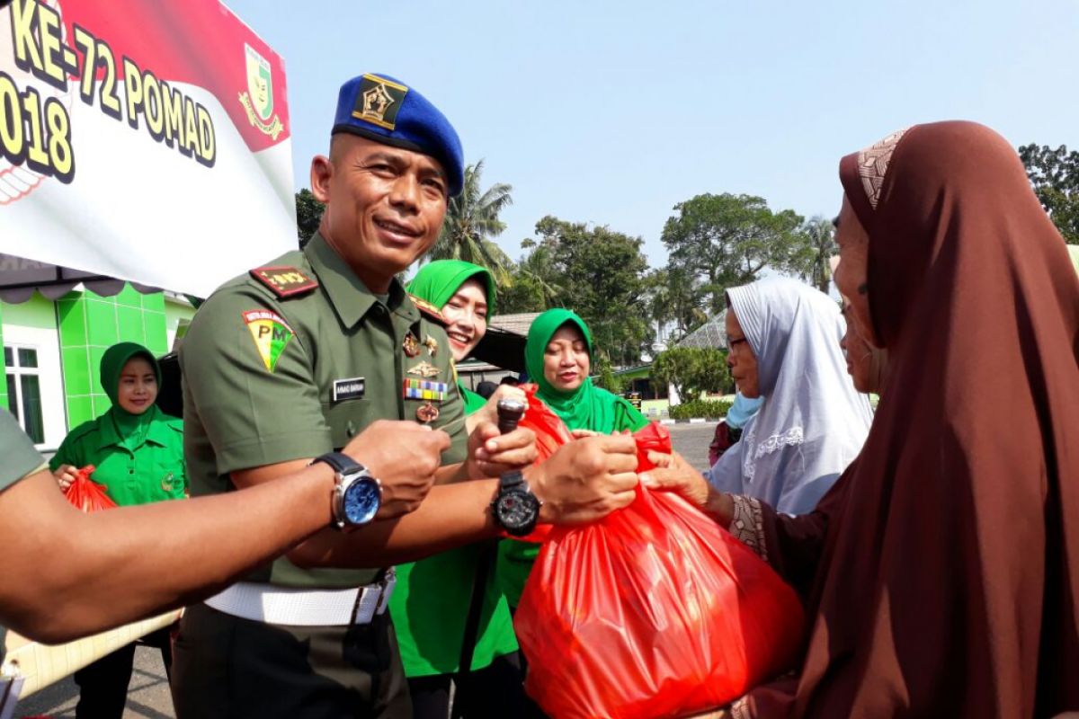 Denpom II/2 Jambi gelar bazar sembako murah