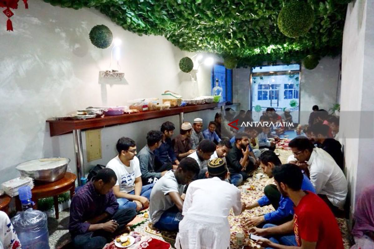 Pelajar RI di Jinzhou berbagi Makanan Berbuka