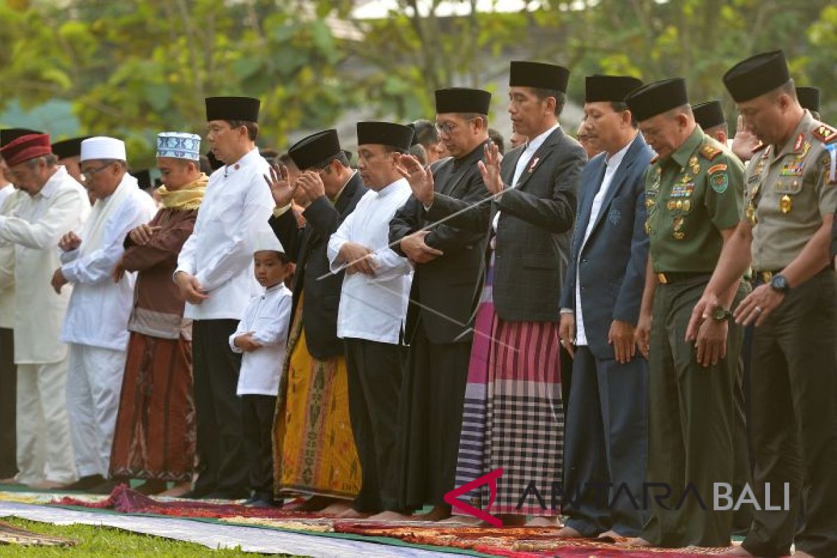 Jokowi Sholat Id di Kebun Raya Bogor