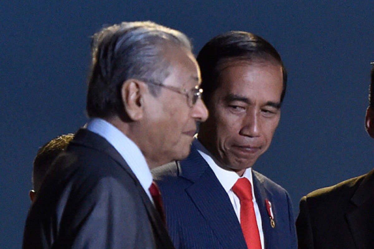 Mahathir berkhidmat pada "Sang Saudara Tua"