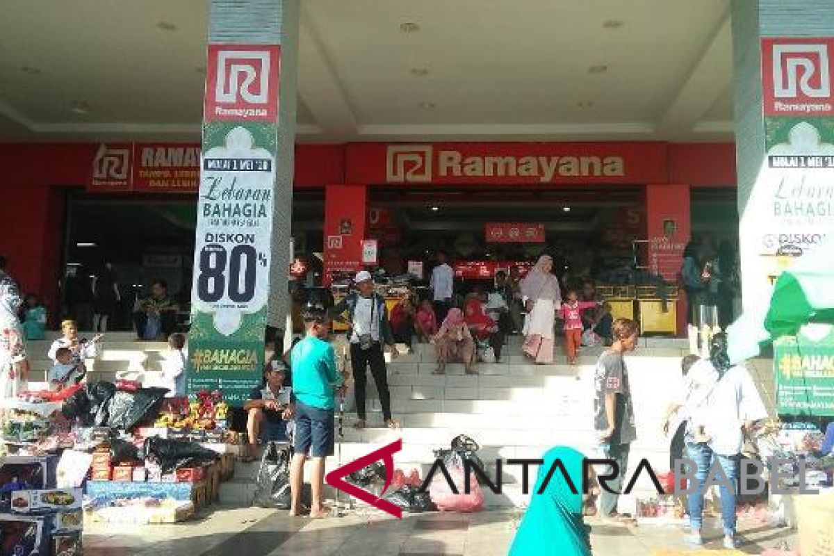 Pusat perbelanjaan di Pangkalpinang ramai pengunjung