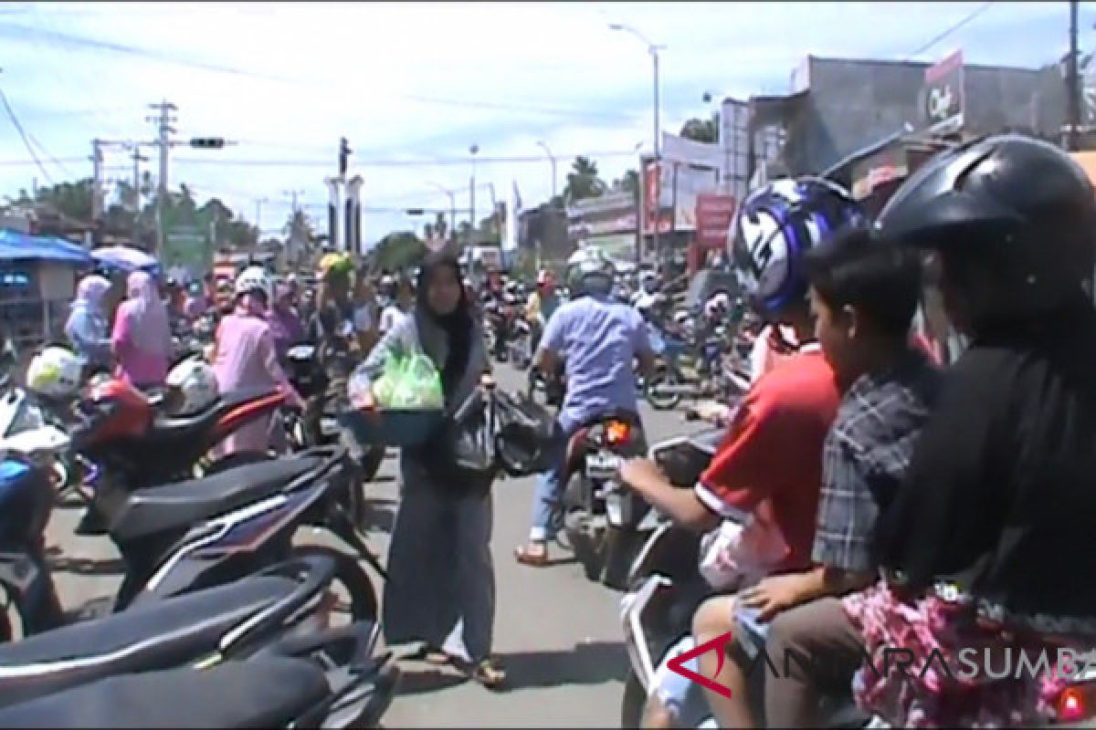 Sering macet, pasar Simpang Empat butuh lahan parkir