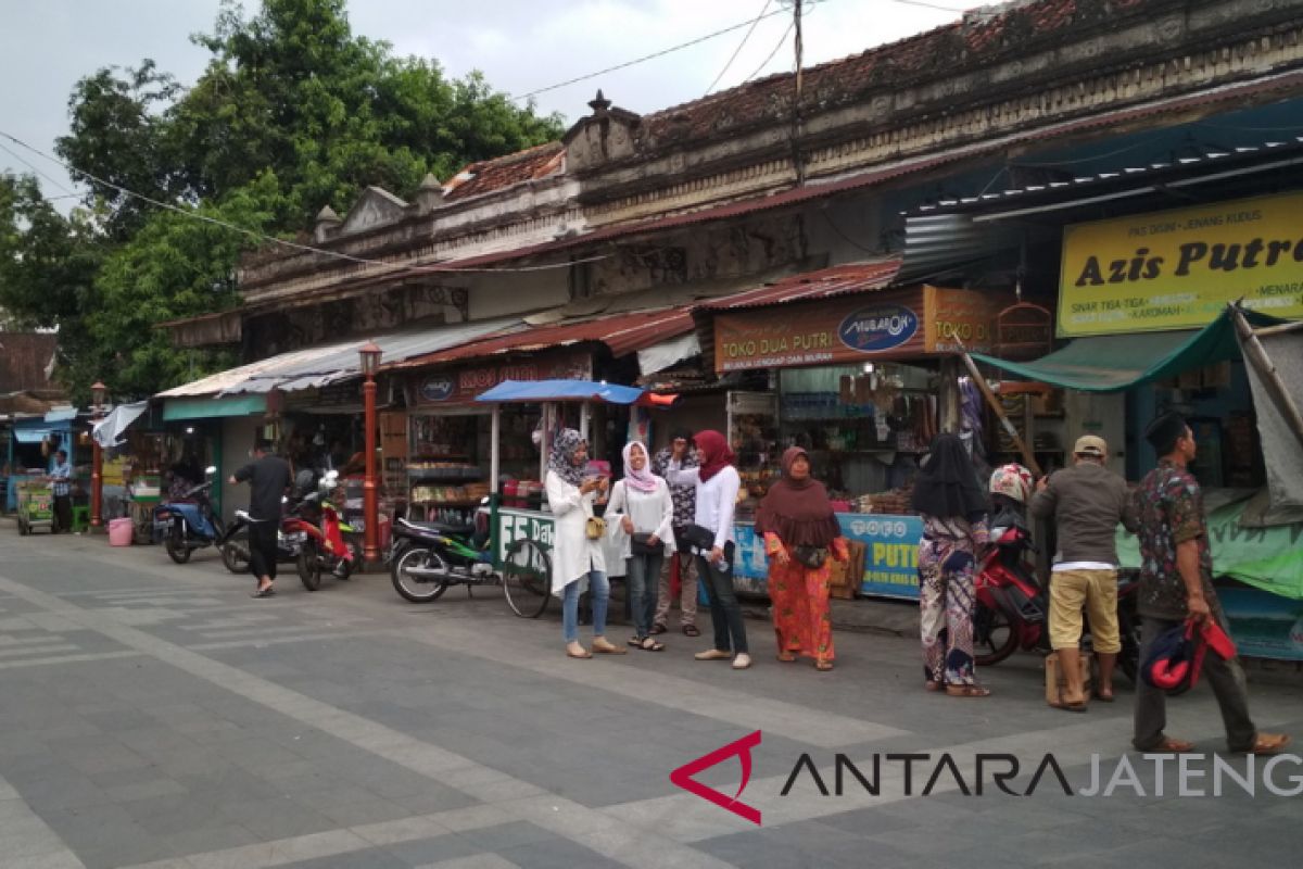 PKL Kopleks Menara Kudus Baka; Dipindah