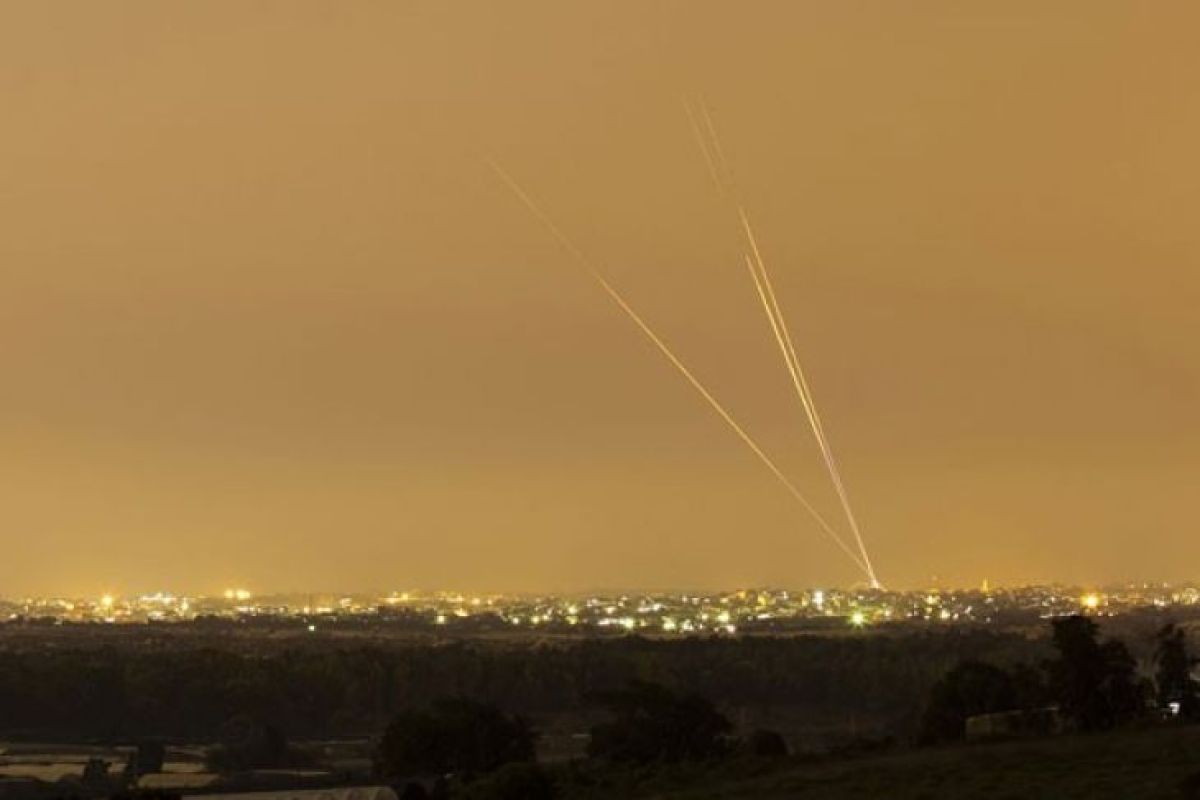 Hamas tembakkan belasan proyektil ke Israil