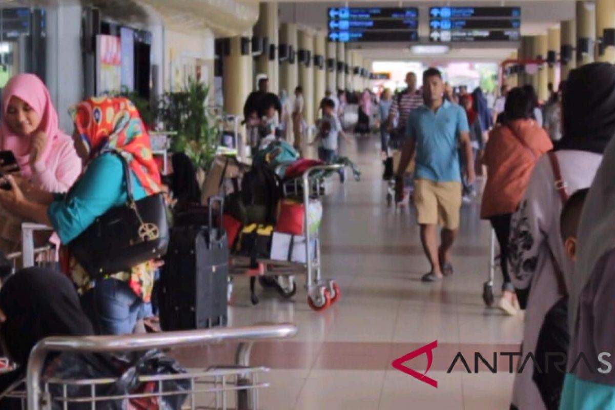 8,393 Air Travelers Leave W Sumatra on D+3 of Eid