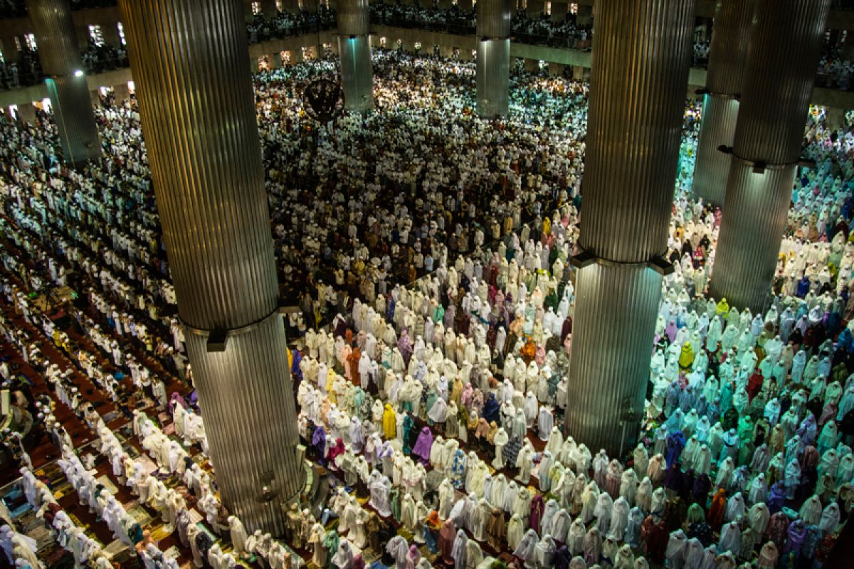 Vice President Jusuf Kalla attends Eid al-Adha prayers in Istiqlal