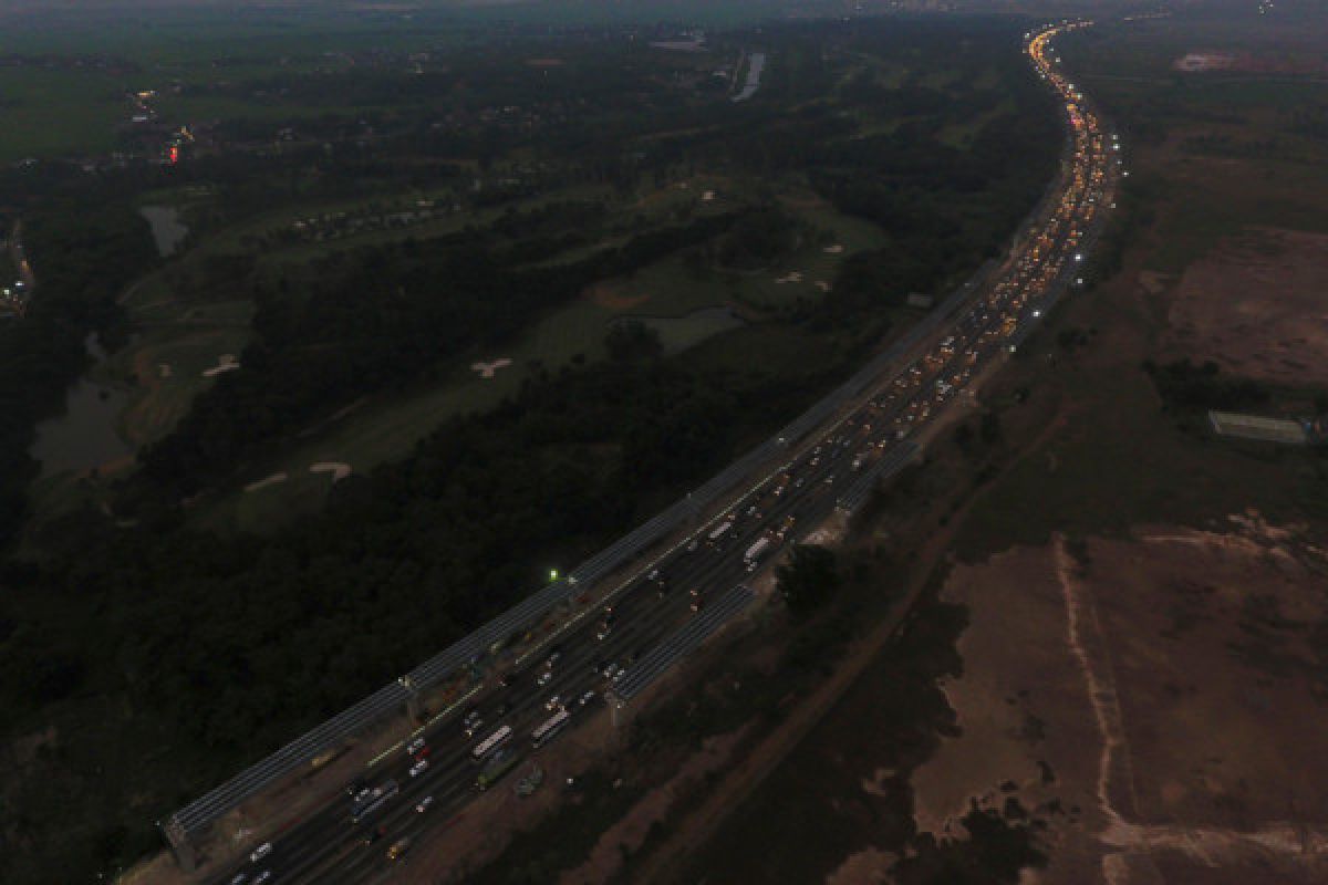 "Contra flow" kembali diberlakukan di Cikampek