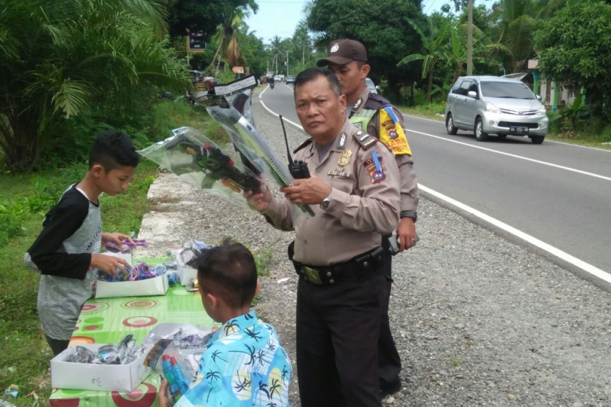 Cegah perkelahian, Polres Agam amankan ratusan senjata mainan