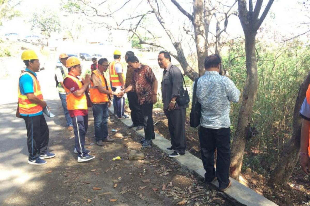 DPRD Bali lakukan sidak jalan Padangbai Karangasem