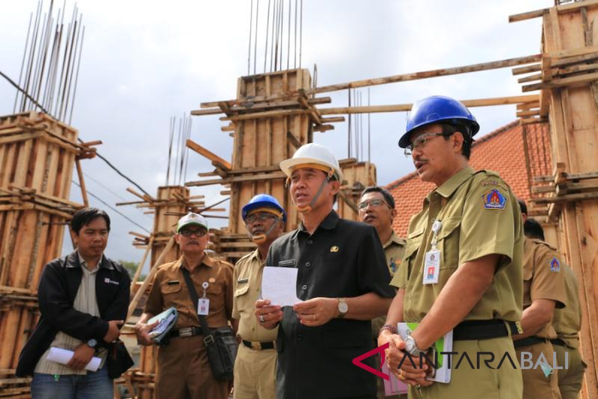 Bupati Klungkung sidak proyek pasar Rp1 miliar