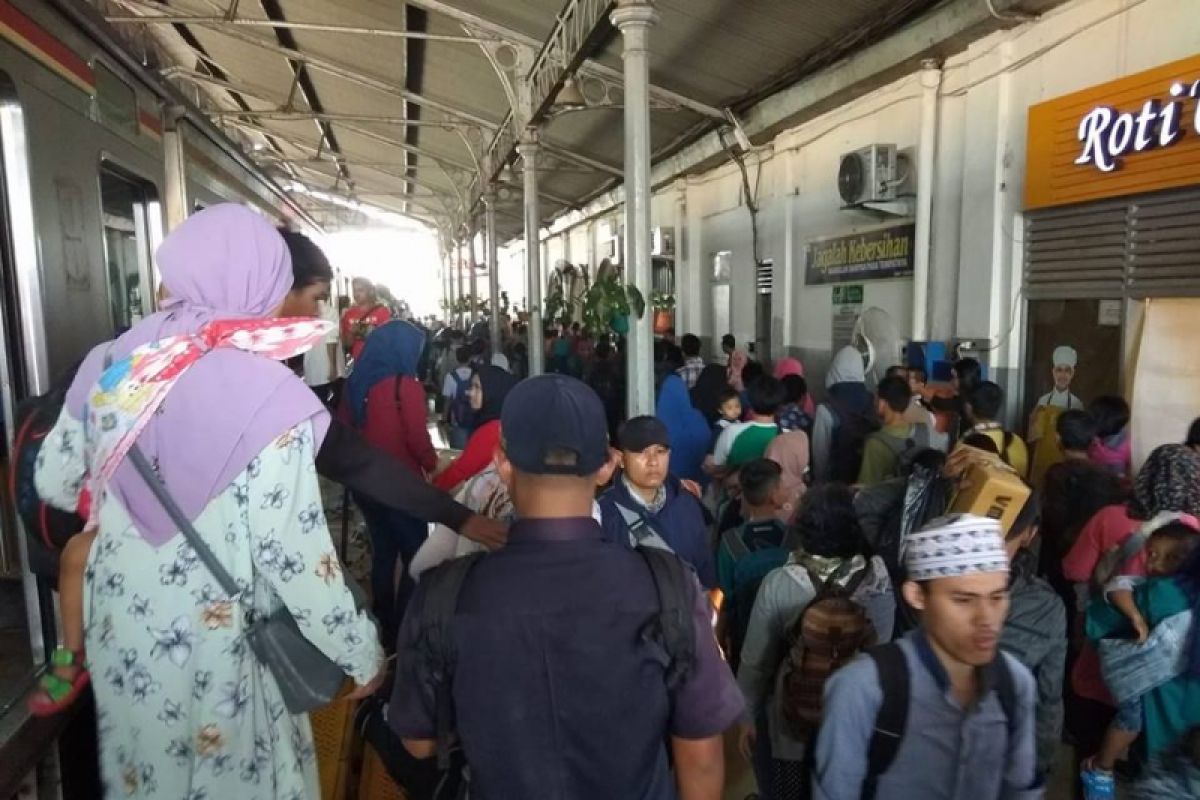 Arus Mudik - Puncak Arus Mudik Stasiun Rangkasbitung  H-1