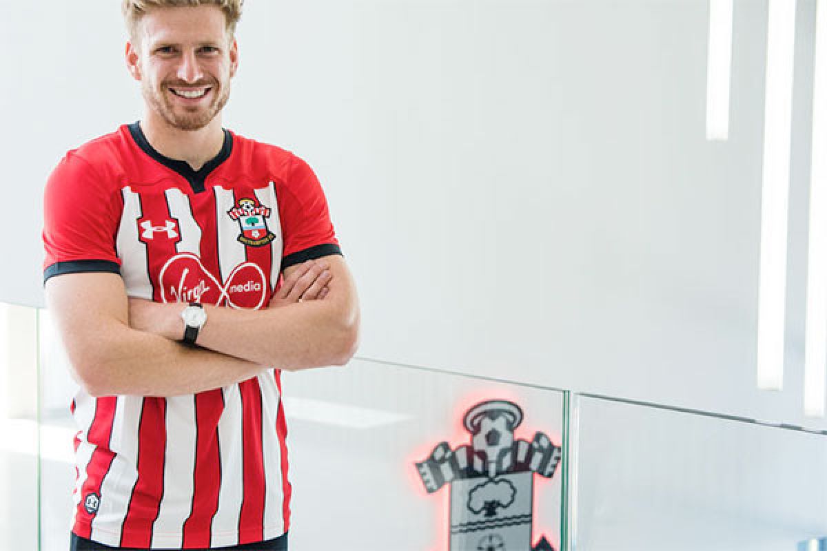 Southampton rekrut gelandang Skotlandia Armstrong dari Celtic