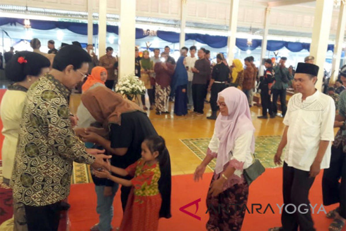 Ribuan warga Yogyakarta hadiri "open house" Sultan