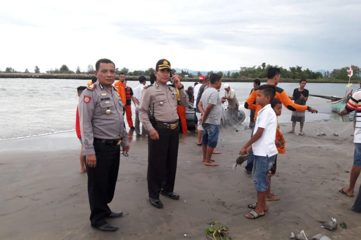 Pantai Muaro Sasak memakan korban, Alfa terseret ombak dan belum ditemukan