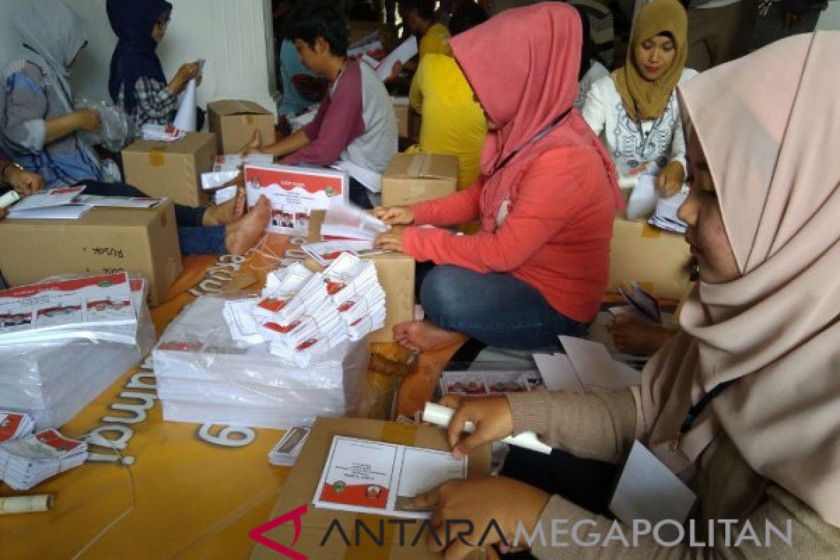 KPU Kota Bogor lipat dan sortir surat suara Pilgub Jabar