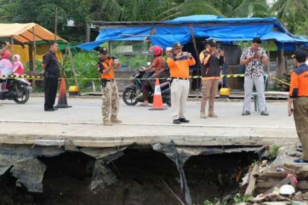 Tanggulangi Bencana Longsor Inhil, Pemprov Riau Usulkan Bantuan Dana Siap pada BNPB
