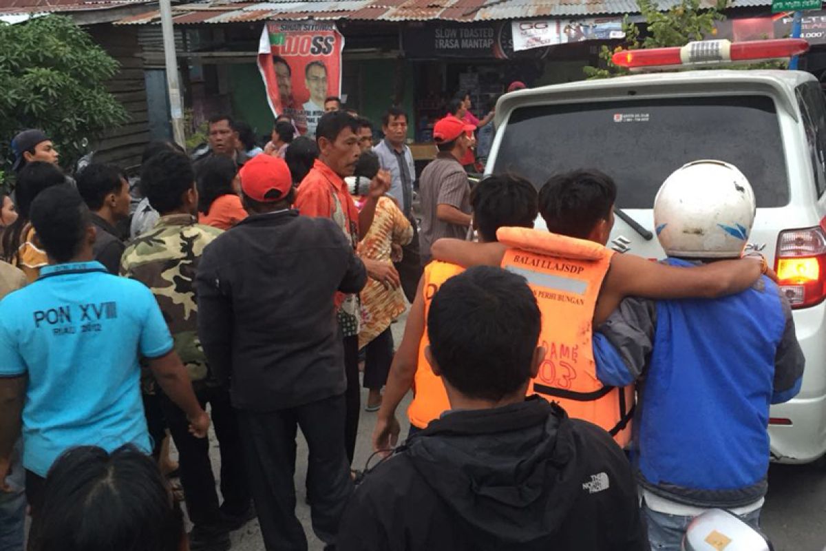 Sar team searches victims of sunk vessel in Lake Toba