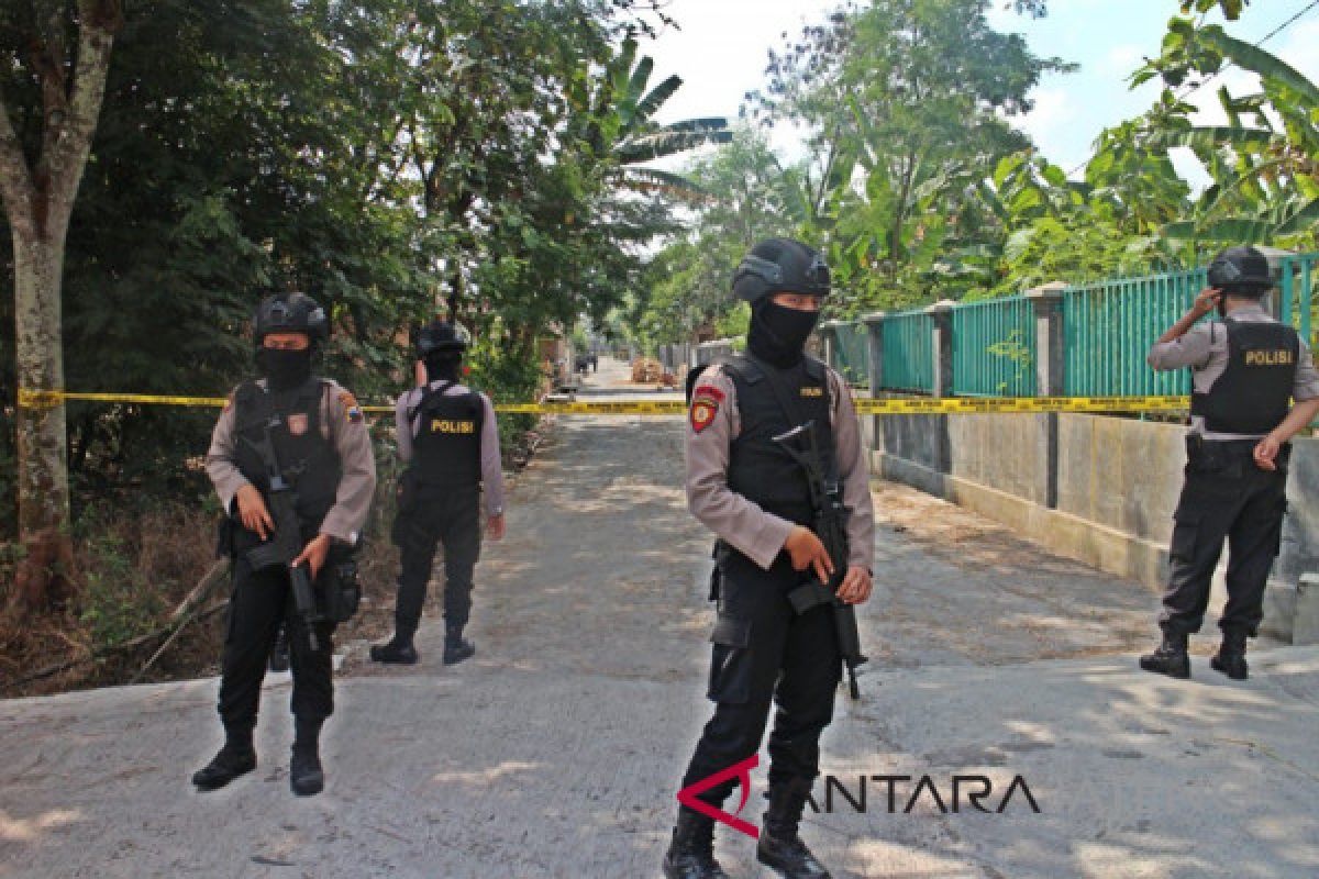 Densus geledah rumah terduga teroris di Karanganyar