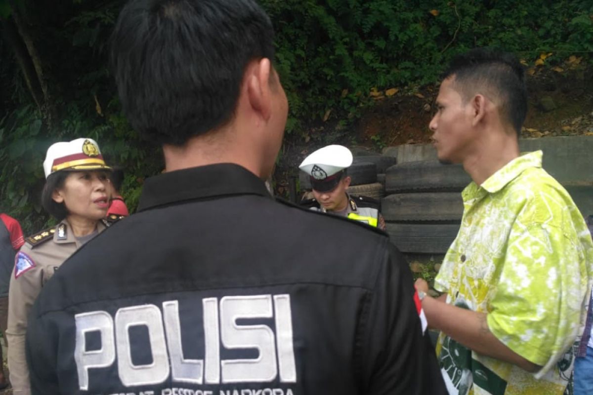 Polda Sumbar tes urine sopir angkutan umum untuk keselamatan berkendara