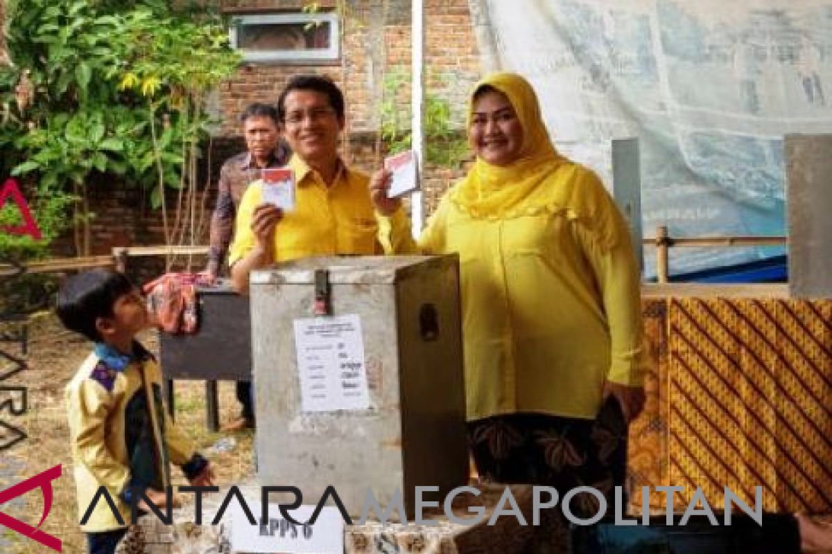 TPS Bupati Bekasi ramai sejak pagi