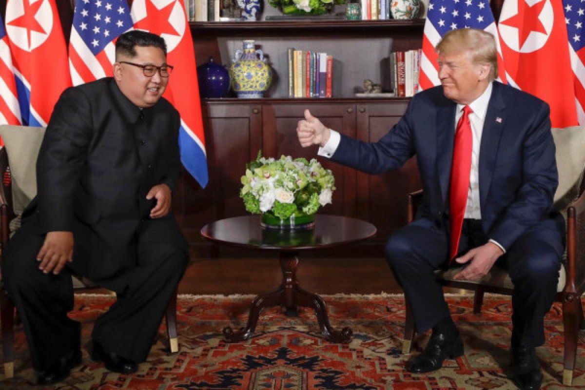 Trump sebut Kim "cerdas sekali" karena Korut denuklirisasi amat cepat