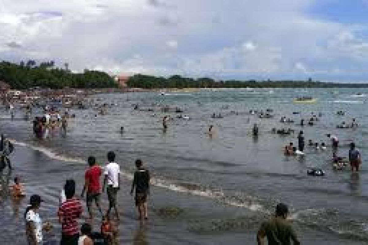 Pantai Sawarna Lebak Ramai Dipadati Wisatawan Lokal