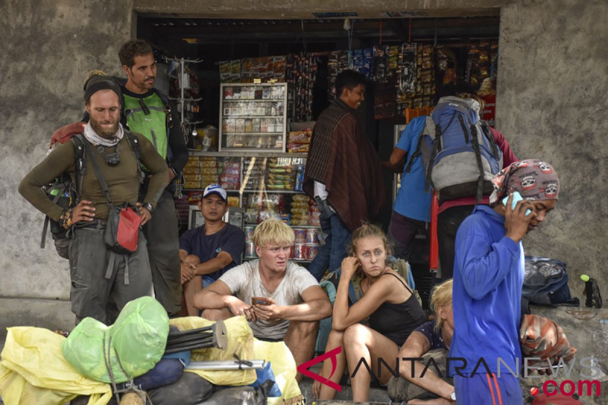 BNPB perkirakan 689 pendaki masih di Rinjani