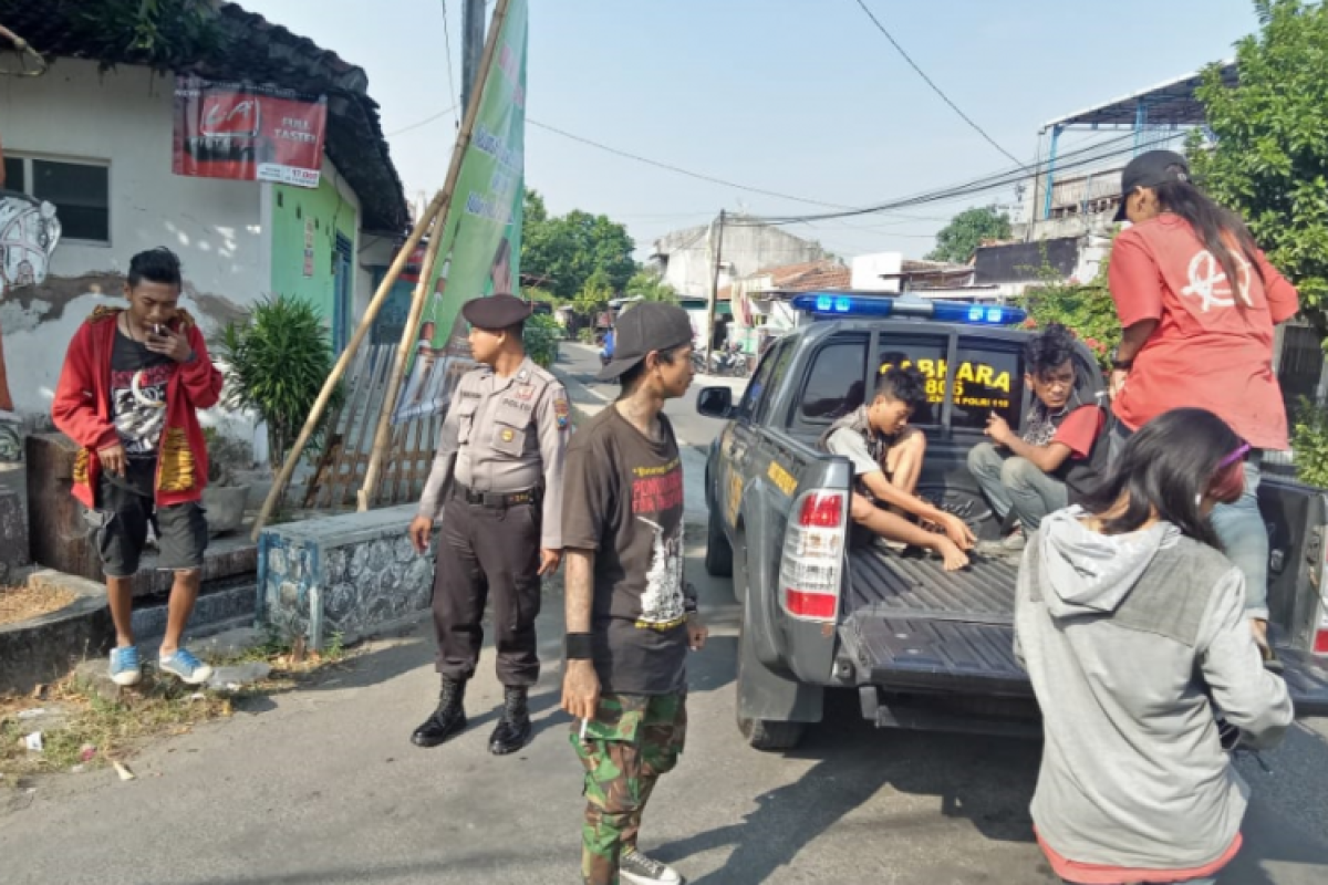 Polisi Patroli Amankan Anak Jalanan di Ponorogo