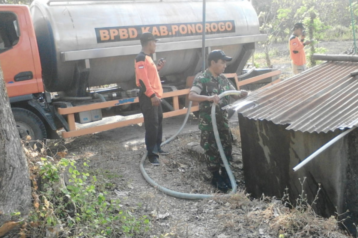 BPBD Ponorogo Salurkan Air Bersih di Wilayah Krisis