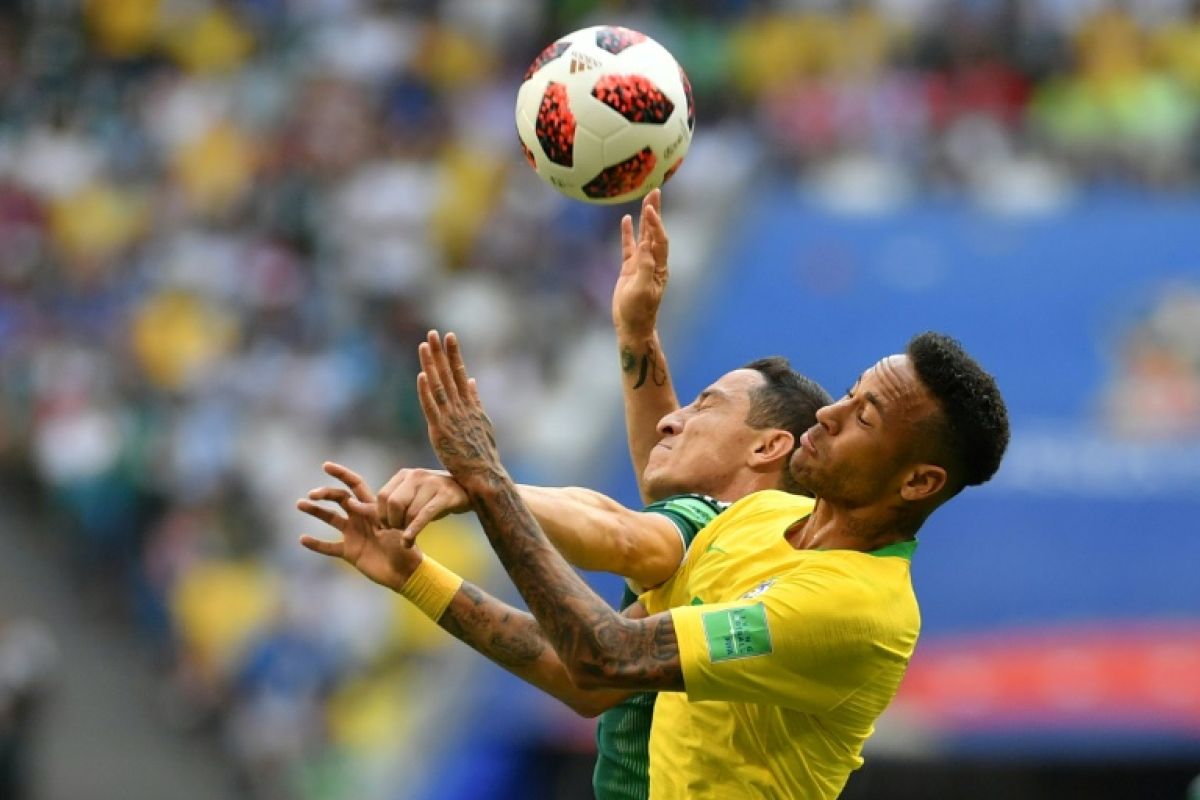 Babak pertama usai, Brazil vs Meksiko masih skor kacamata