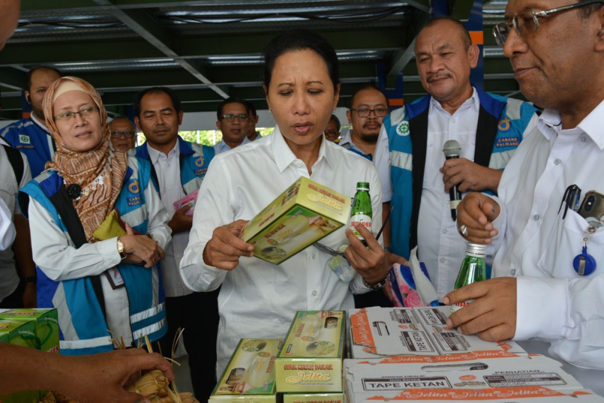 Menteri BUMN tinjau UKM di area rihat tol Palikanci