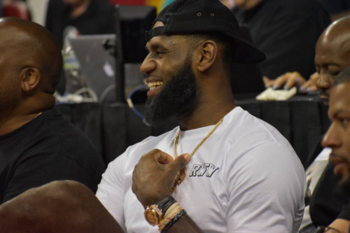 LeBron James produksi serial dokumenter