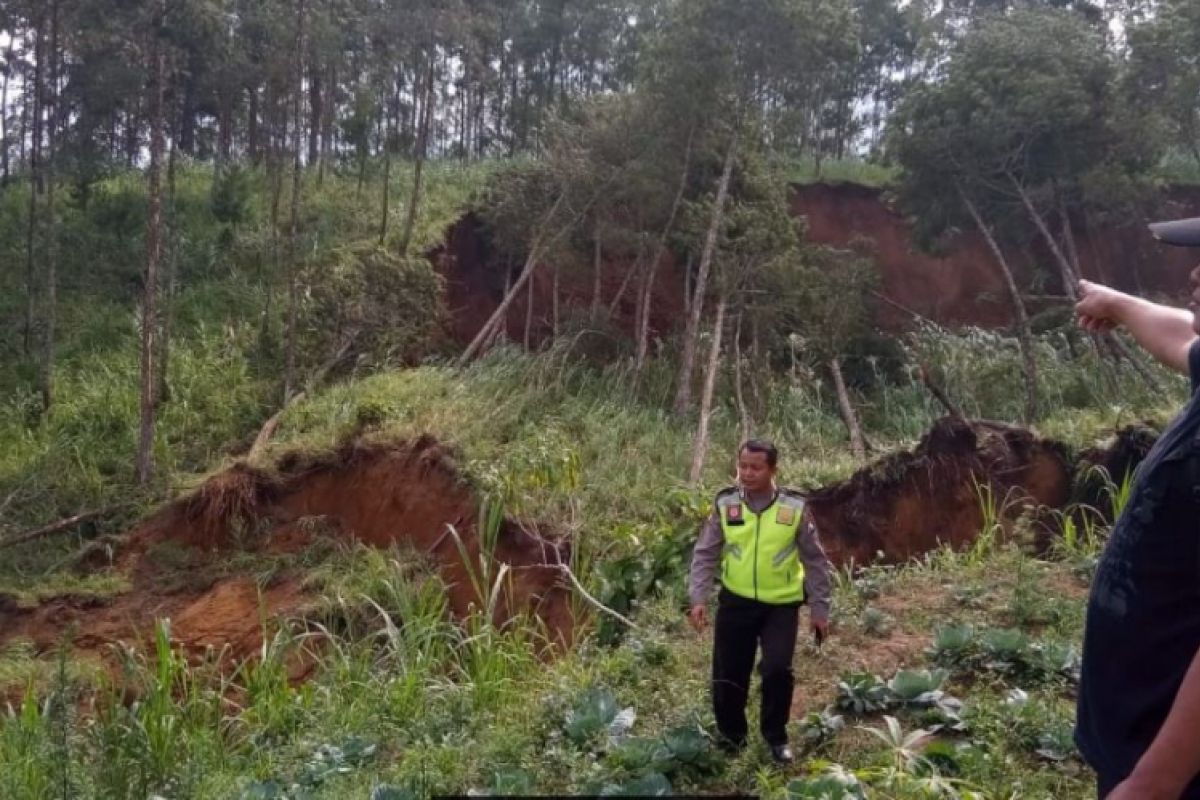 Lereng Gunung Wilis Ponorogo Longsor