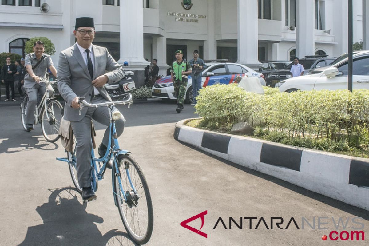 Ridwan Kamil jelaskan pose "1 jari"-nya