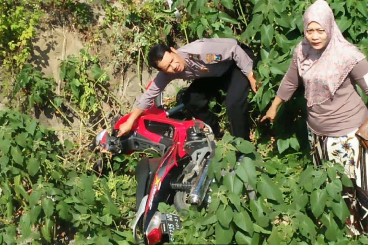 Polisi di Ponorogo Amankan Motor yang Dibuang Penderita Gangguan Jiwa