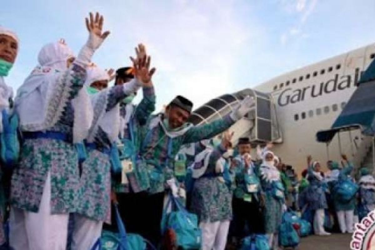 182 Jamaah Calon Haji Dumai Berangkat ke Medinah dari Batam, Wako ikut Melepas