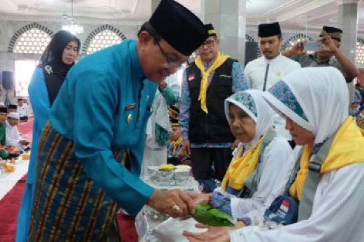198 Jemaah Calon Haji Inhil Berangkat ke Embarkasi Batam