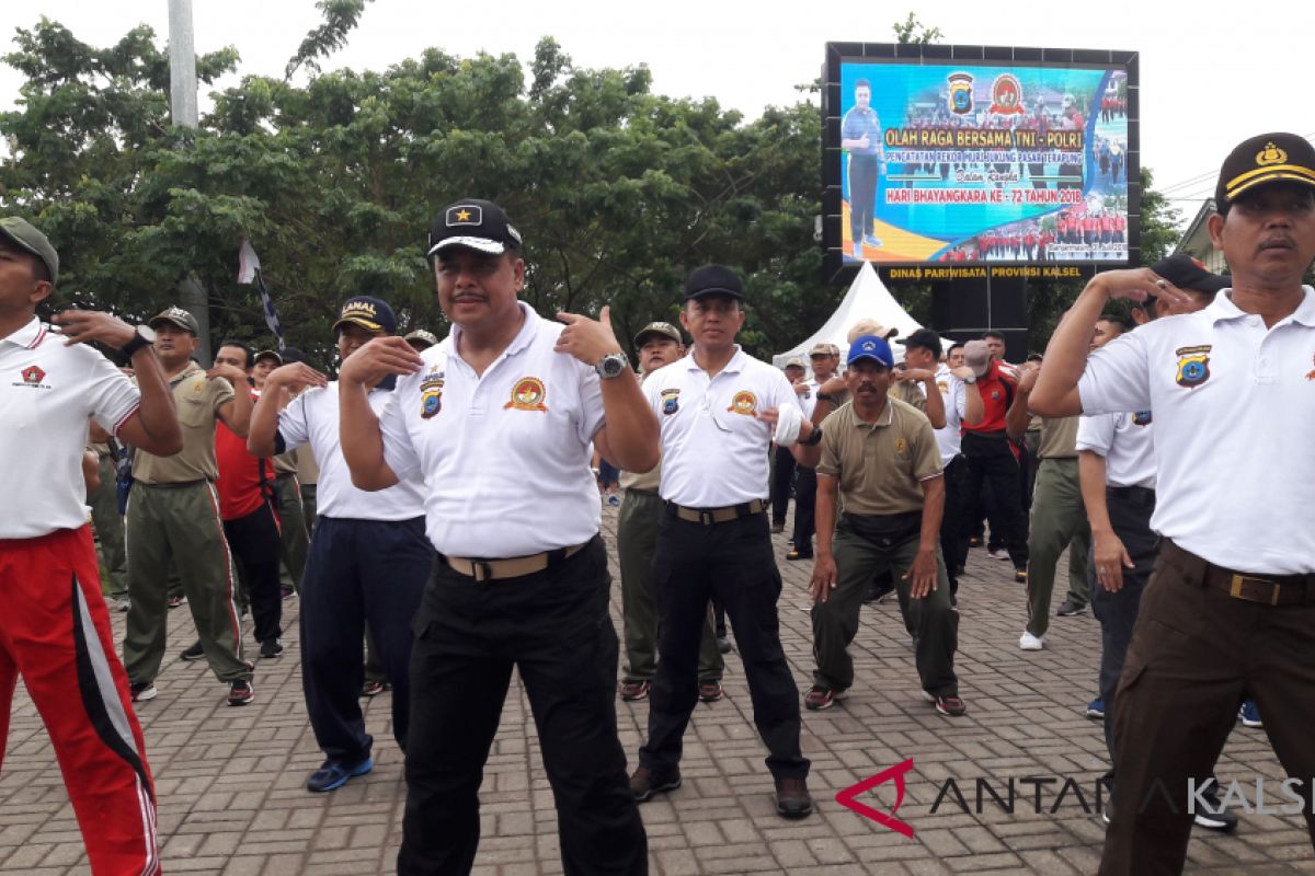 Olahraga bersama TNI-Polri dan jukung terbanyak meriahkan Hari Bhayangkara ke-72