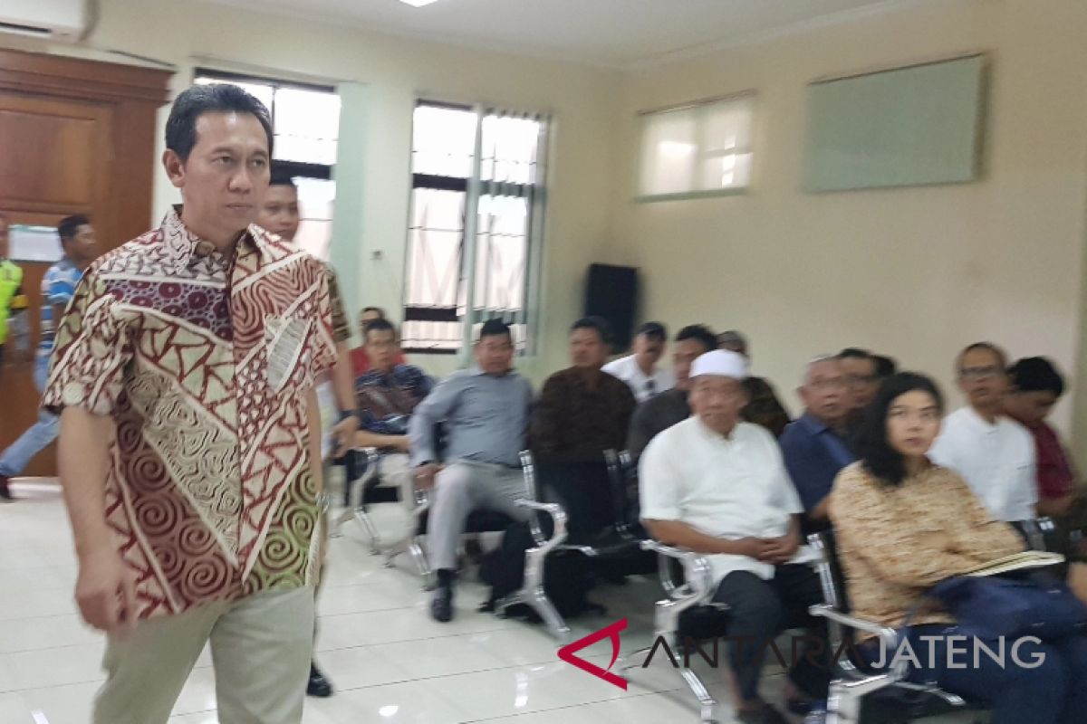 Bupati Kebumen Yahya Fuad didakwa terima suap Rp12 miliar