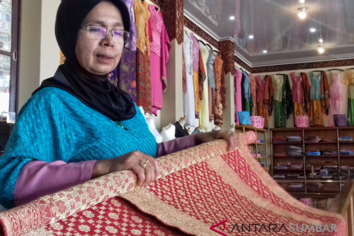 Songket Pandai Sikek menjamah pasar luar negeri