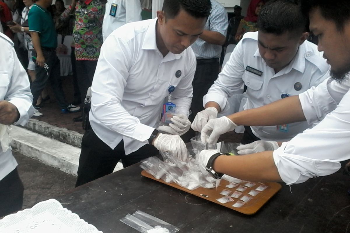 BNN Sulut musnahkan 201,85 gram sabu-sabu