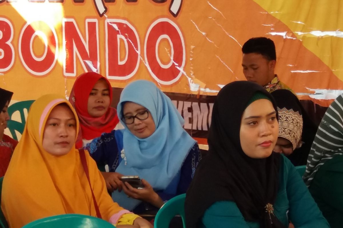 Istri Bupati Situbondo Daftar Caleg Lewat PKB (Video)