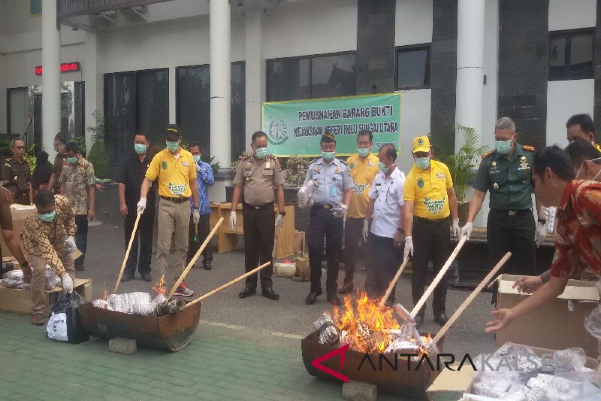 Kejaksaan Musnahkan Barbuk Tindak Pidana